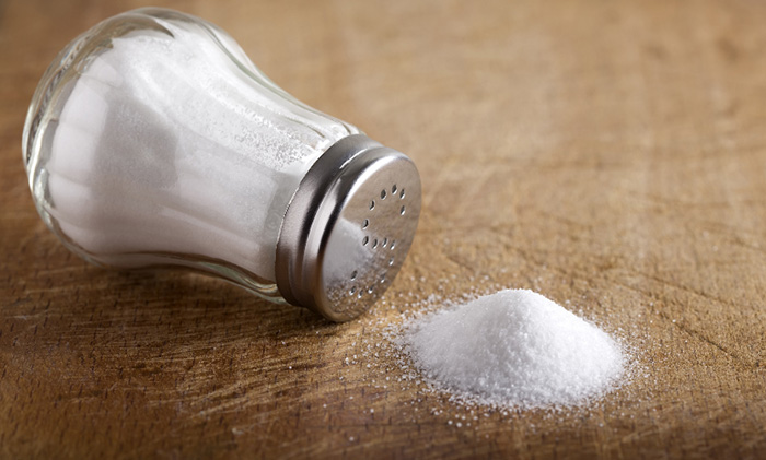 نمک را در رژیم غذایی کاهش دهید